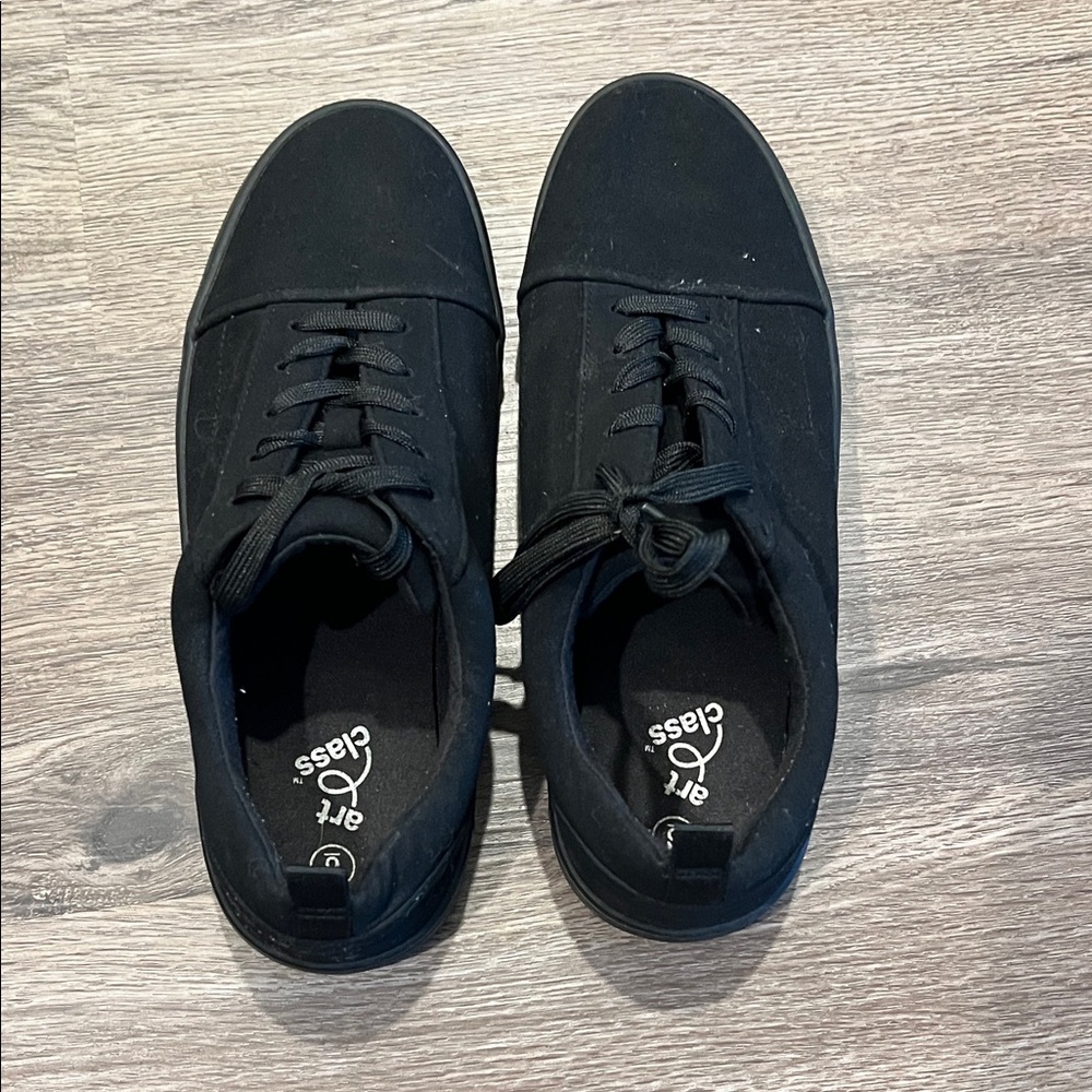 art class Black Low-Profile Lace-Up Canvas Sneakers